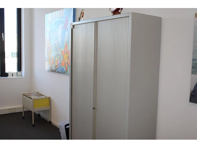 Archiefkast met twee roldeuren. afmeting 120 x 45 cm. hoogte 197 cm - afbeelding 1 van  2