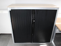 Archiefkast met twee roldeuren. afmeting 120 x 46 x 122 cm. - afbeelding 1 van  2