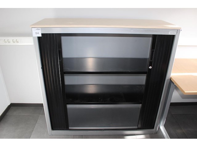Archiefkast met twee roldeuren. afmeting 120 x 46 x 122 cm. - afbeelding 2 van  2