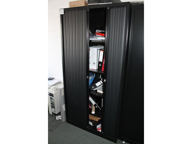 Archiefkast met twee roldeuren en afmeting 100 x 47 x 197 cm. sleutel aanwezig. let op: staat op 1e verdiep... - afbeelding 3 van  3