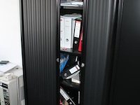Archiefkast met twee roldeuren en afmeting 100 x 47 x 197 cm. sleutel aanwezig. let op: staat op 1e verdiep... - afbeelding 3 van  3