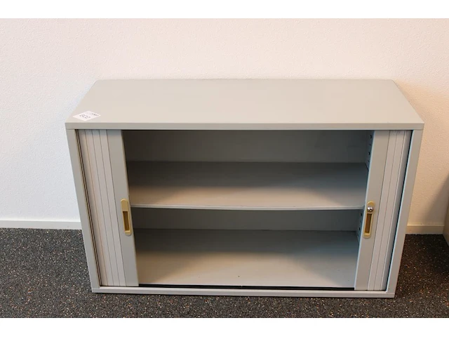 Archiefkast met twee roldeuren laag model. afmeting 120 x 45 cm. hoogte 75 cm - afbeelding 1 van  2