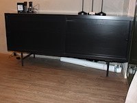 Archiefkast met twee schuifdeuren. afmeting 155 x 40 x 71 cm. - afbeelding 2 van  2