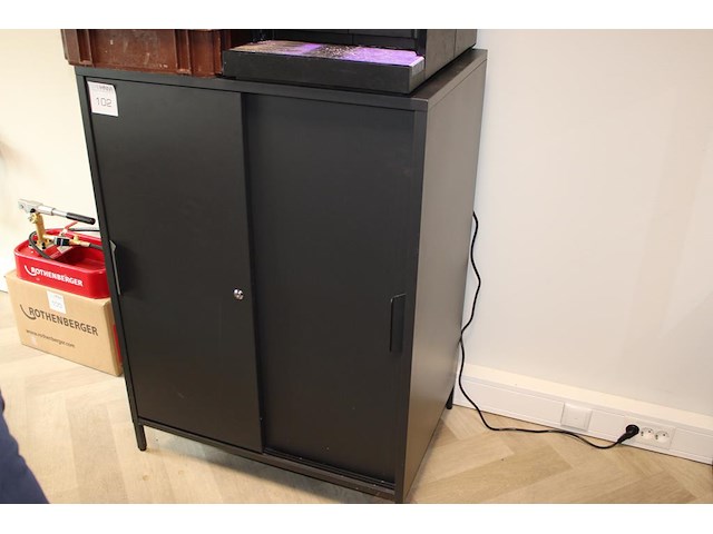 Archiefkast met twee schuifdeuren. afmeting 80 x 55 x 110 cm. - afbeelding 1 van  3