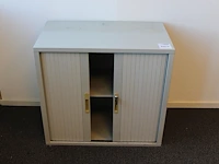 Archiefkastje met twee roldeuren. afmeting 80 x 45 cm. hoogte 73,5 cm