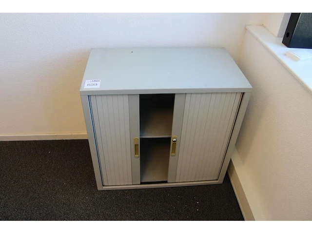 Archiefkastje met twee roldeuren. afmeting 80 x 45 cm. hoogte 73,5 cm - afbeelding 1 van  2