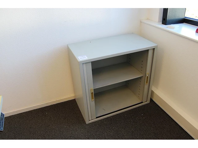 Archiefkastje met twee roldeuren. afmeting 80 x 45 cm. hoogte 73,5 cm - afbeelding 2 van  2