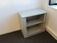 Archiefkastje met twee roldeuren. afmeting 80 x 45 cm. hoogte 73,5 cm - afbeelding 2 van  2