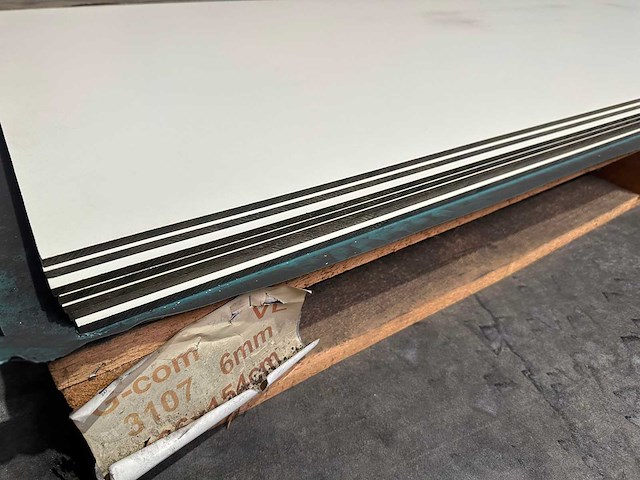 Archipan g-com 3107 roomwit hpl plaat 3660x1540x6mm - afbeelding 5 van  6