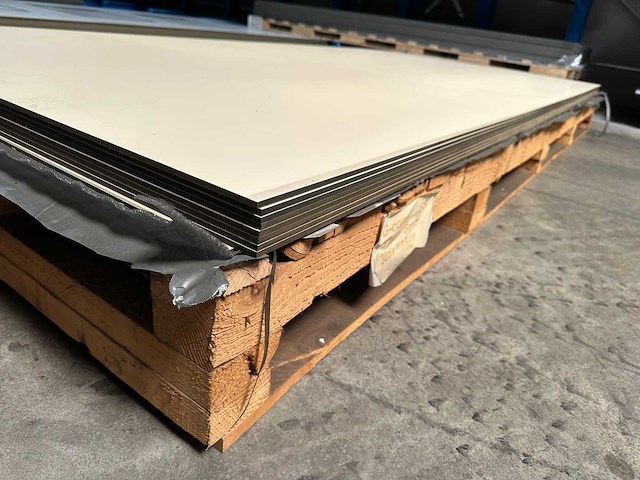 Archipan g-com 3167 creme hpl plaat 3050x1300x6mm - afbeelding 1 van  3
