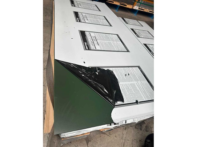 Archipan g-com 3238 donkergroen hpl plaat 3050x1300x6mm - afbeelding 1 van  6