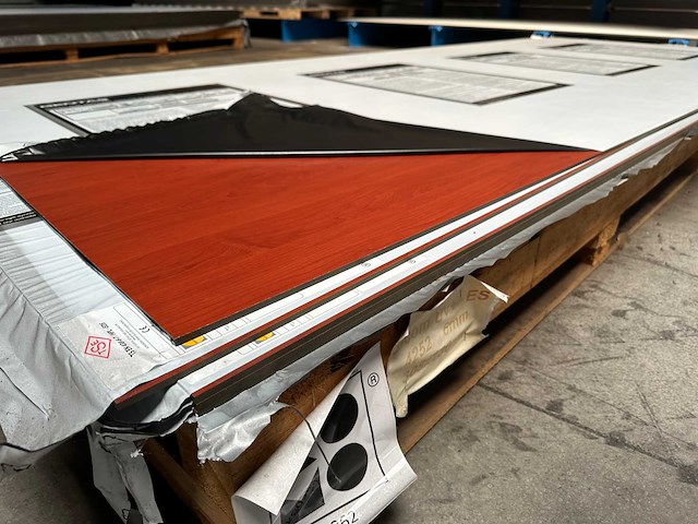 Archipan g-com 4252 acajou uv+ hpl plaat 3050x1300x6mm - afbeelding 1 van  3