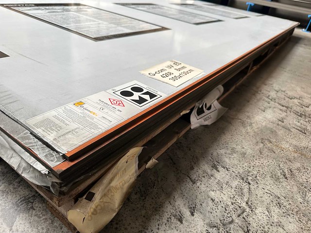 Archipan g-com 4268 cherry era uv+ hpl plaat 3050x1300x8mm - afbeelding 1 van  3