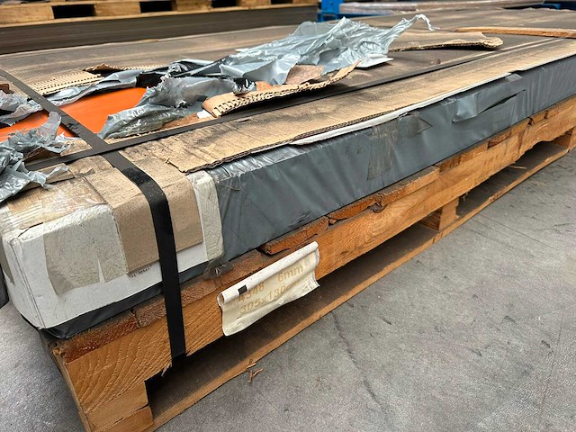 Archipan g-com 4348 b. cherry uv+ hpl plaat 3050x1300x6mm - afbeelding 1 van  4