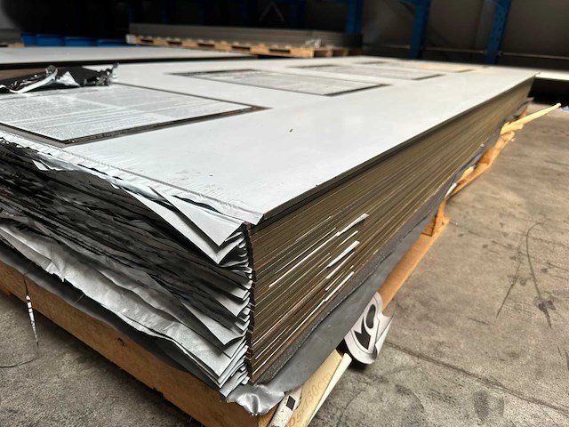 Archipan g-com 5629 metallic oxid 1 uv+ hpl plaat 3050x1300x6mm - afbeelding 1 van  2