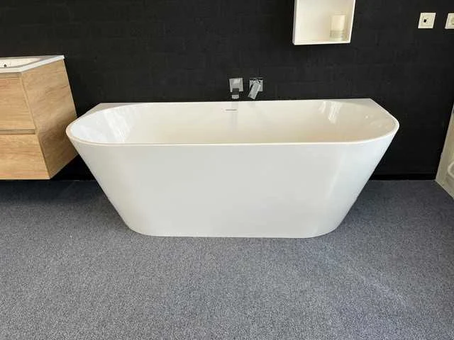 Arcqua - back to wall pinto - half vrijstaand bad 170 x 73 cm - afbeelding 1 van  9