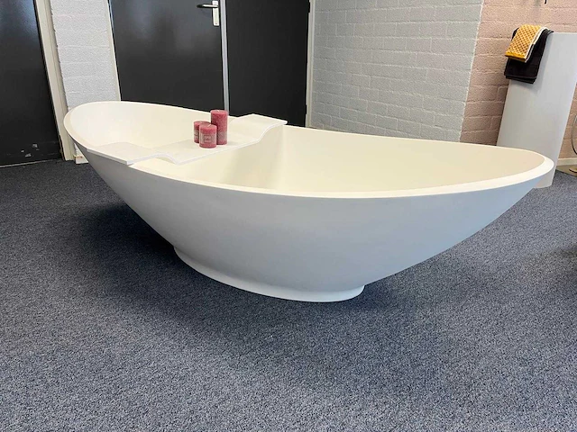 Arcqua - perre solid surface - vrijstaand bad 184 x 89 cm - afbeelding 2 van  4