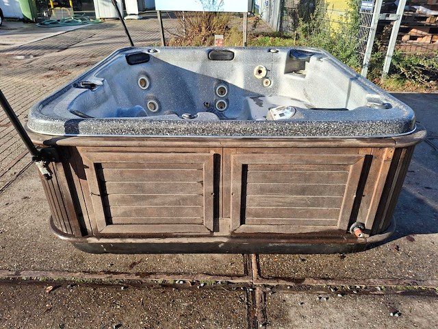 Arctic spas 4 persoons jacuzzi en buitenspa - afbeelding 17 van  28