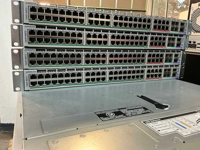 Arista 720xp-48zc2 networking - afbeelding 1 van  2
