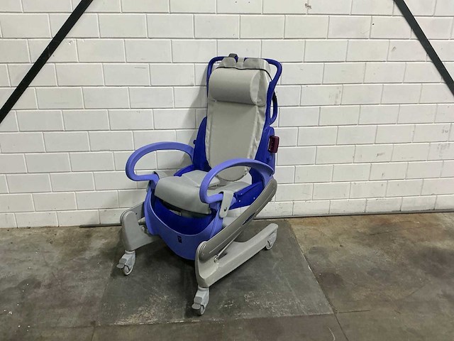 Arjo - carendo - elektrische douchestoel toiletstoel - afbeelding 1 van  5