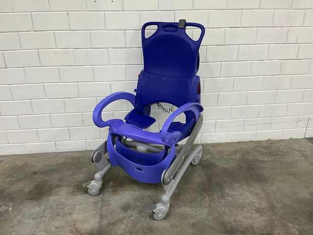 Arjo - carendo - elektrische douchestoel toiletstoel - afbeelding 1 van  5