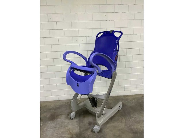 Arjo - carendo - elektrische douchestoel toiletstoel - afbeelding 3 van  5