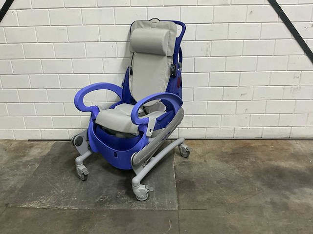 Arjo - carendo - elektrische douchestoel toiletstoel - afbeelding 1 van  4