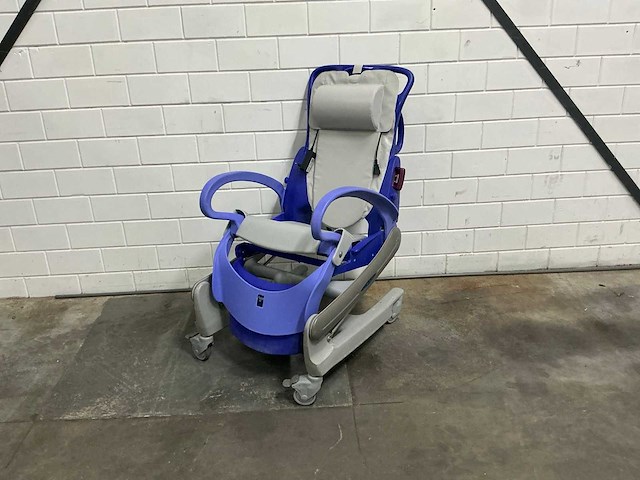 Arjo - carendo - elektrische douchestoel toiletstoel - afbeelding 1 van  4