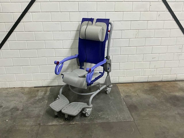 Arjo - carino - elektrische douchestoel toiletstoel - afbeelding 3 van  3