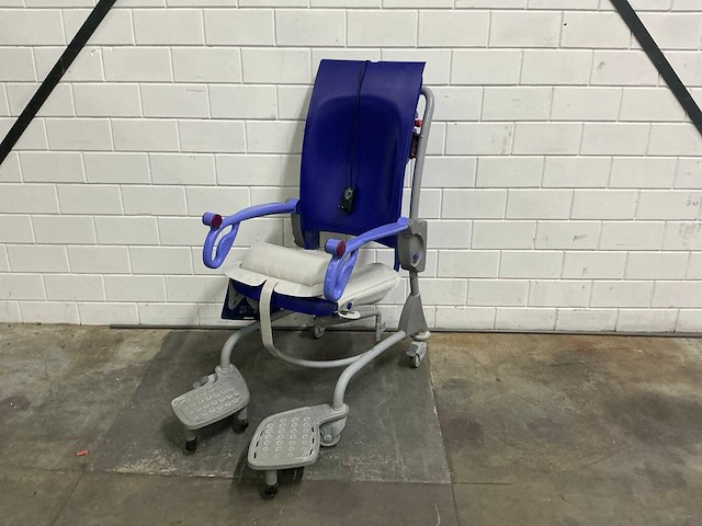 Arjo - carino - elektrische douchestoel toiletstoel - afbeelding 1 van  5