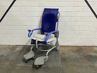Arjo - carino - elektrische douchestoel toiletstoel - afbeelding 1 van  5