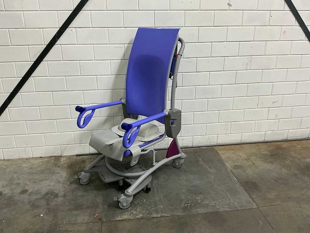 Arjo - carino - elektrische douchestoel toiletstoel - afbeelding 3 van  4