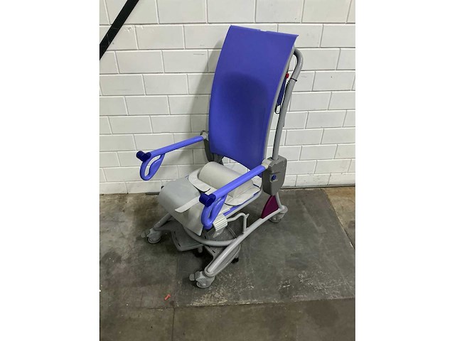 Arjo - carino - elektrische douchestoel toiletstoel - afbeelding 4 van  4