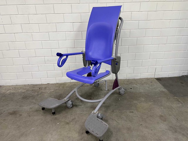 Arjo - carino - elektrische douchestoel toiletstoel - afbeelding 1 van  5