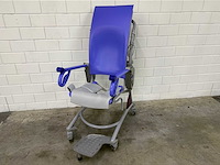 Arjo - carino - elektrische douchestoel toiletstoel - afbeelding 3 van  5