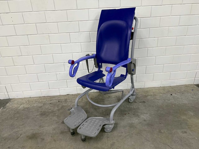Arjo - carino - elektrische douchestoel toiletstoel - afbeelding 1 van  5