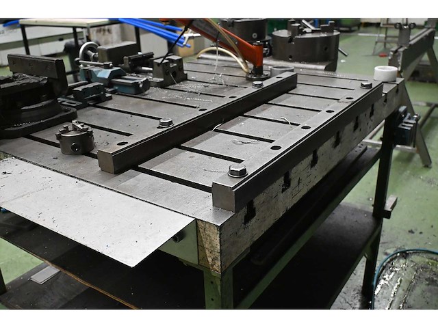 Arm-950-12 pneumatische taparm met werktafel en diverse opspanklauwen - afbeelding 3 van  14