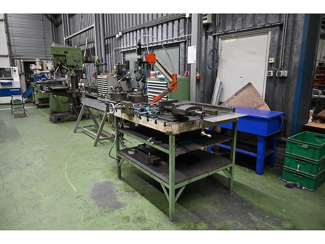 Arm-950-12 pneumatische taparm met werktafel en diverse opspanklauwen - afbeelding 1 van  14