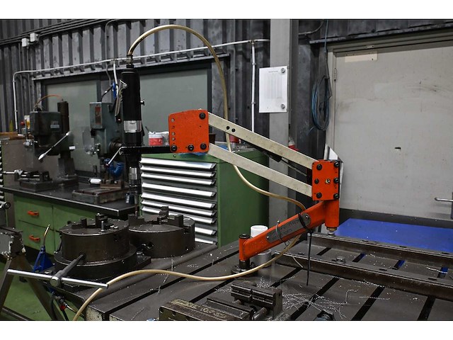 Arm-950-12 pneumatische taparm met werktafel en diverse opspanklauwen - afbeelding 7 van  14