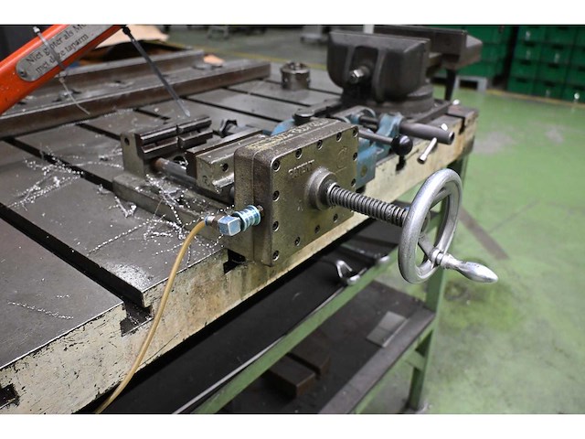Arm-950-12 pneumatische taparm met werktafel en diverse opspanklauwen - afbeelding 12 van  14