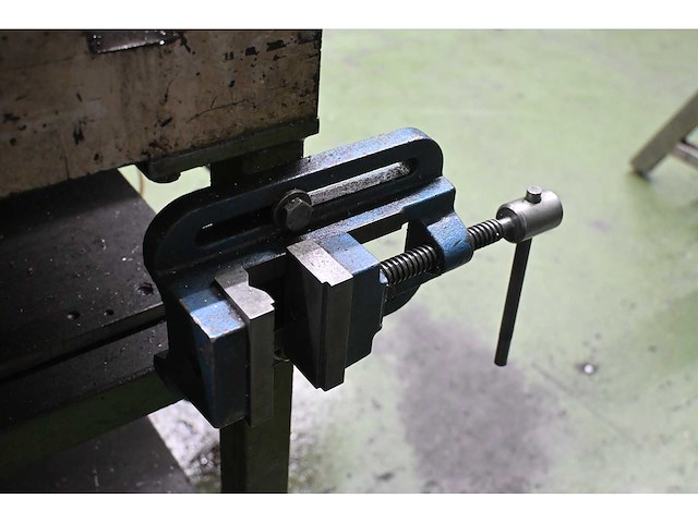 Arm-950-12 pneumatische taparm met werktafel en diverse opspanklauwen - afbeelding 12 van  14