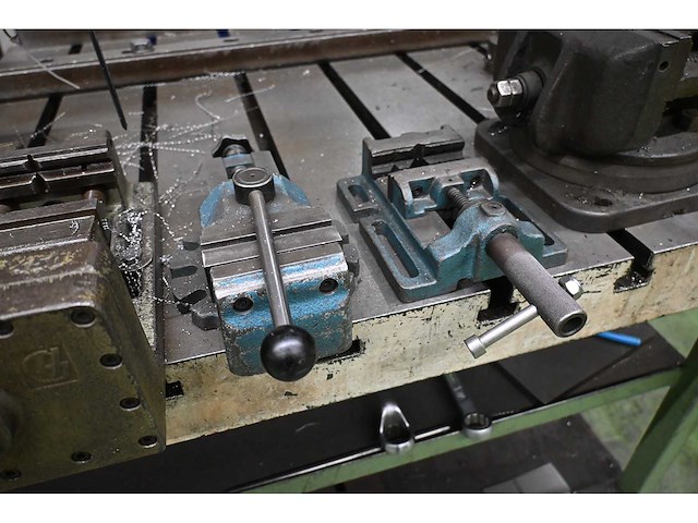 Arm-950-12 pneumatische taparm met werktafel en diverse opspanklauwen - afbeelding 8 van  14
