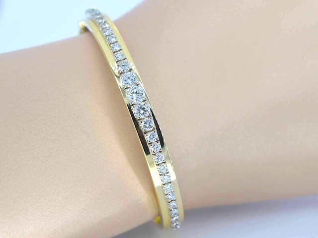 Armband bangle met natuurlijke diamanten - afbeelding 2 van  9