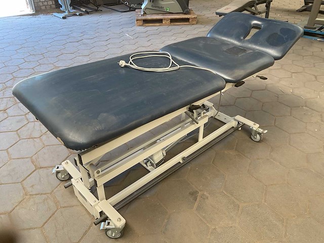 Armedica manufacturing corp. amba300 performa treatment table - afbeelding 1 van  8