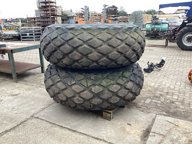 Armstrong torc-trac landbouwband met velg - afbeelding 4 van  6