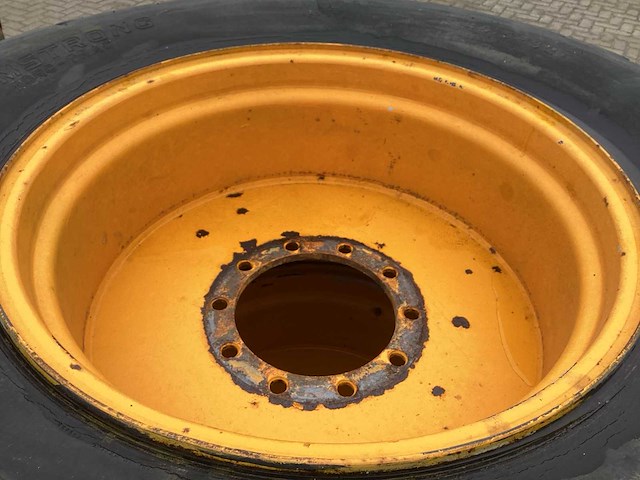 Armstrong torc-trac landbouwband met velg - afbeelding 5 van  6