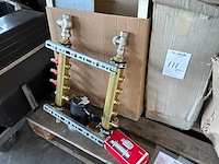 Armstrong vloerverwarming verdeler-set met pomp (4x) - afbeelding 1 van  4