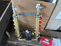 Armstrong vloerverwarming verdeler-set met pomp (4x) - afbeelding 2 van  4