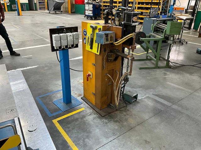 Aro 1244sc puntlasmachine - afbeelding 1 van  7