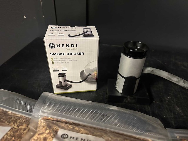 Aromatische houtsnippers & rookmachine - afbeelding 2 van  3